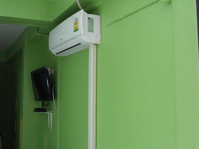 New C.H. Guest House Банкок Екстериор снимка