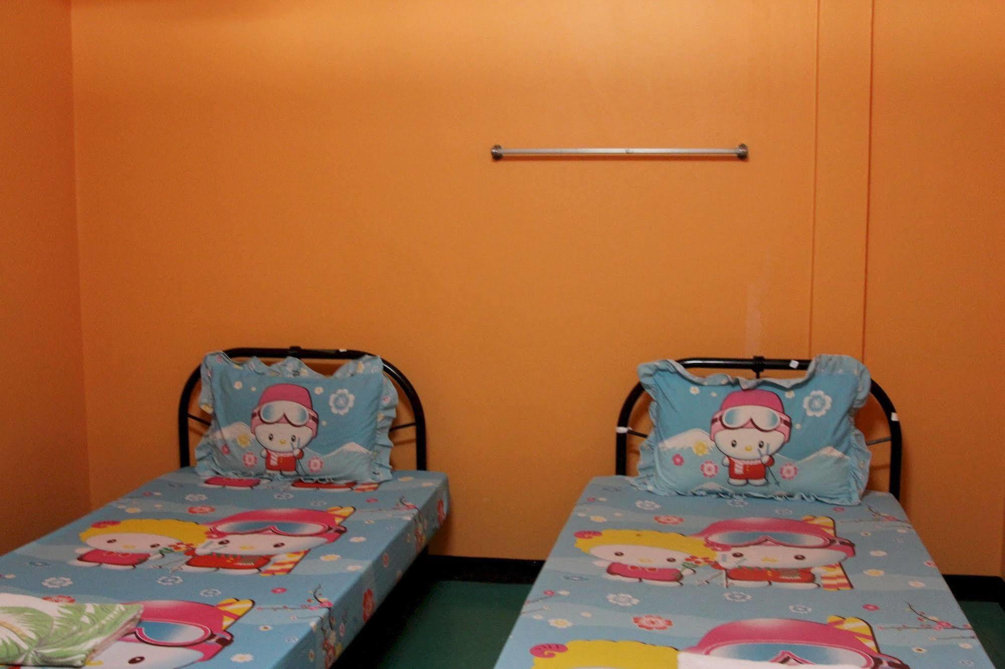 New C.H. Guest House Банкок Екстериор снимка