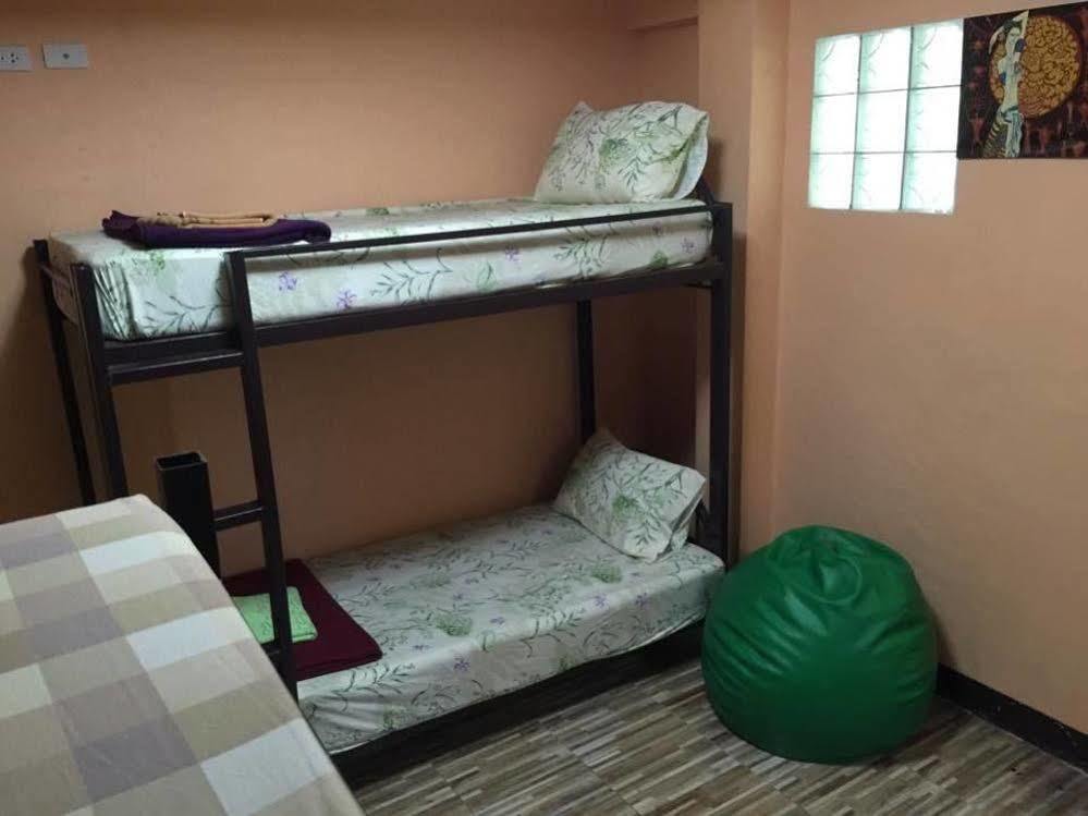 New C.H. Guest House Банкок Екстериор снимка